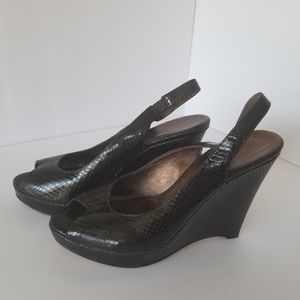 Banana Republic leather wedge shoe